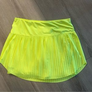Lucky in Love size Medium women’s tennis / golf skort. Fluorescent yellow.